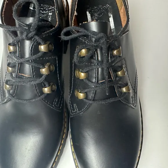 Leona Lo Black Vintage Smooth Leather Classic Platform Sole Heeled Shoes NWOT 11
