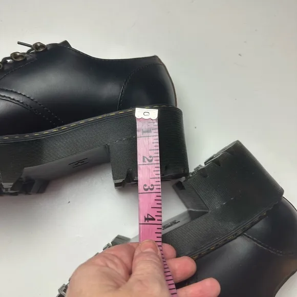 Leona Lo Black Vintage Smooth Leather Classic Platform Sole Heeled Shoes NWOT 11