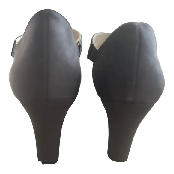 LIFESTRIDE Caramel Dress Sandals in gray stone