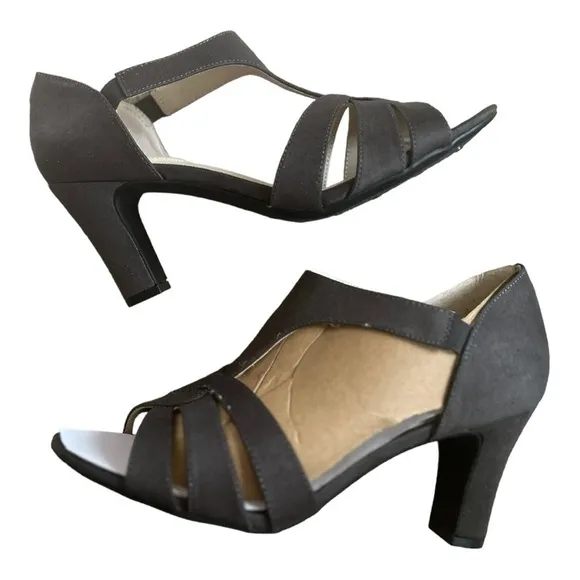 LIFESTRIDE Caramel Dress Sandals in gray stone