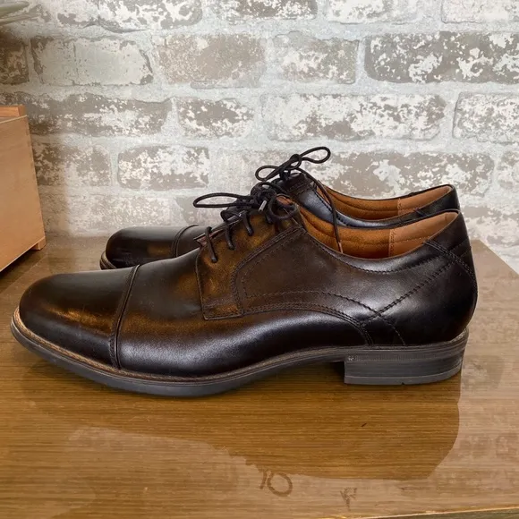 Like New Florsheim Shoe Company Leather Dress Shoes