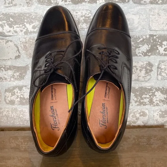 Like New Florsheim Shoe Company Leather Dress Shoes