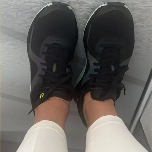 Lululemon charge feel athletic shoes 8.5 EUC