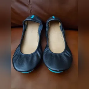 Matte black ballet flat Tieks, size 7, excellent condition.