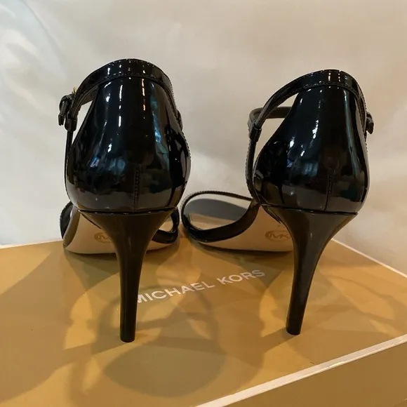 Michael Kors Simone Patent Sandal, Black 3” heel ankle strap New In Box NIB 7.5
