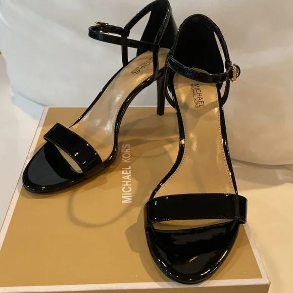Michael Kors Simone Patent Sandal, Black 3” heel ankle strap New In Box NIB 7.5