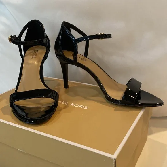 Michael Kors Simone Patent Sandal, Black 3” heel ankle strap New In Box NIB 7.5