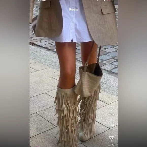 Minnetonka Black suede slouchy fringe zip up boots with Tassel bows - Like a New