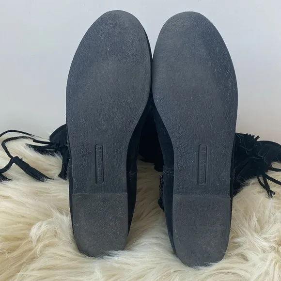 Minnetonka Black suede slouchy fringe zip up boots with Tassel bows - Like a New