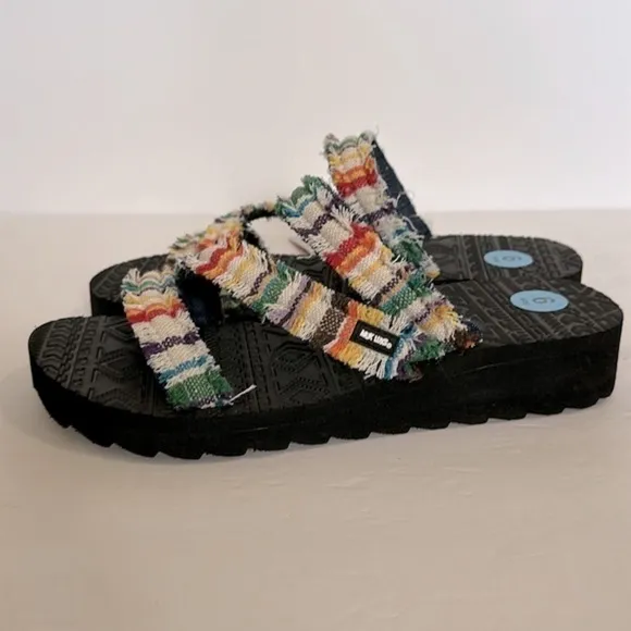 MUK LUKS Women's Wave Riptide Sandals white multi size 9 NWT