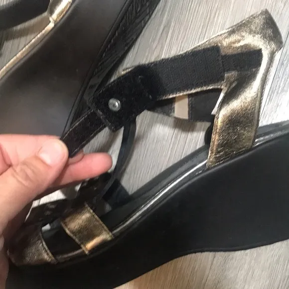 NAOT NWT Silver Leather Flirt Style Sandals size 42 equals 11-1.5