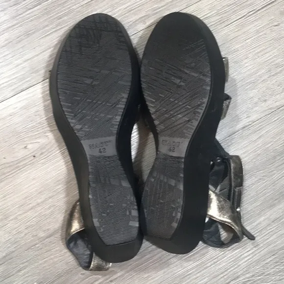 NAOT NWT Silver Leather Flirt Style Sandals size 42 equals 11-1.5