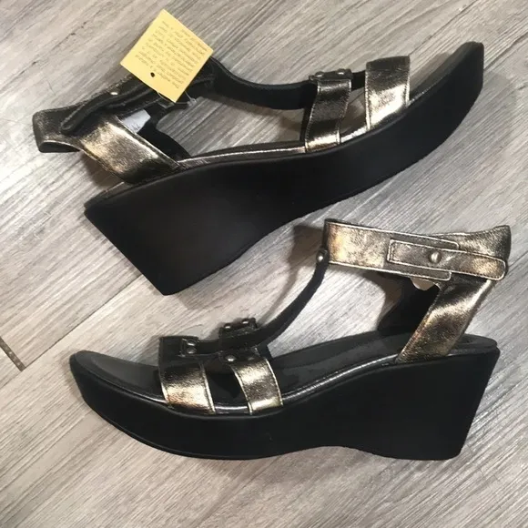 NAOT NWT Silver Leather Flirt Style Sandals size 42 equals 11-1.5