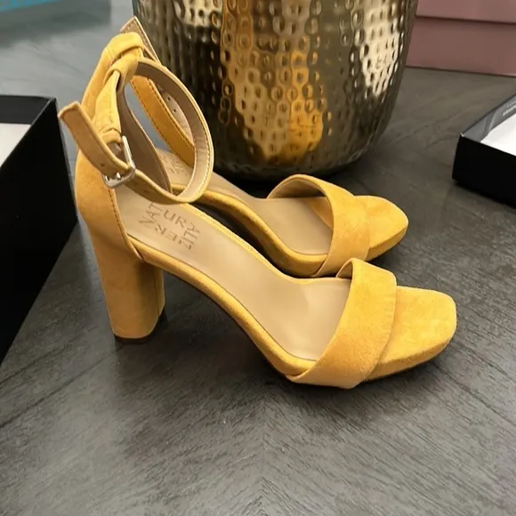 NATURALIZER Joy Dress Ankle Strap Sandals (WIDE)