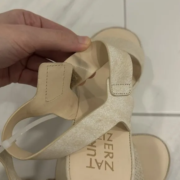 Naturalizer Pale Ivory Genn-Rise 2 Ankle Strap Sandals - Size 7.5