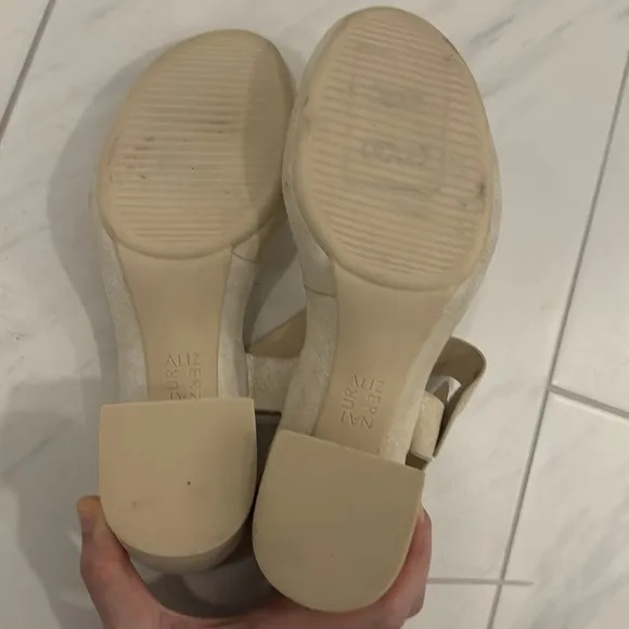 Naturalizer Pale Ivory Genn-Rise 2 Ankle Strap Sandals - Size 7.5