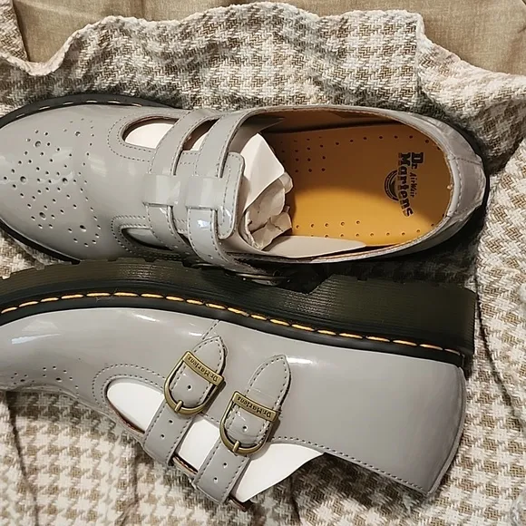 Nearly New ♡ Dr. Martens Patent Leather Maryjane Shoes with Broguing