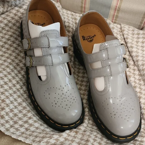 Nearly New ♡ Dr. Martens Patent Leather Maryjane Shoes with Broguing