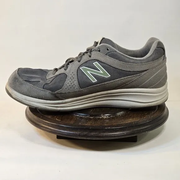 New Balance Mens 877 V1 Mens Size 9.5 2E Running Shoes Athletic Sneakers MW877GT