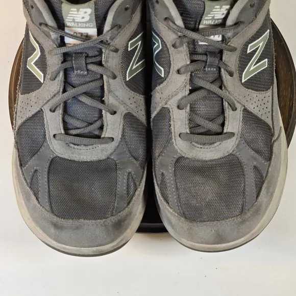 New Balance Mens 877 V1 Mens Size 9.5 2E Running Shoes Athletic Sneakers MW877GT