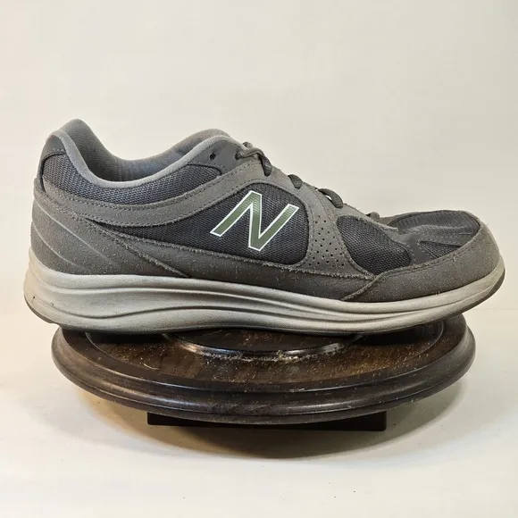 New Balance Mens 877 V1 Mens Size 9.5 2E Running Shoes Athletic Sneakers MW877GT
