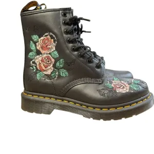 NEW DR MARTENS BLACK BOOTS SIZE 6 VONDA CHAIN II PINK ROSE EMBROIDERED WOMENS