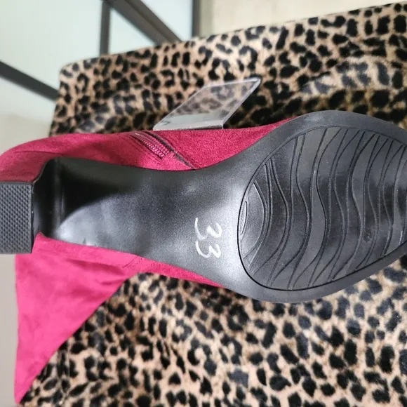 NEW FASHIONABLE RED KNEE HIGH BOOTS SIZE: 12M WIDE CALF 16&quot; CIRCUMFERENCE