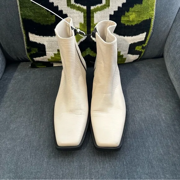 NEW Frame le Maddox ankle cream boots euro 38 or 7.5 reg $498