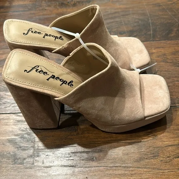 NEW! Free People Pearl Sand Margo Platform Sandal -  Size 39EU/9US