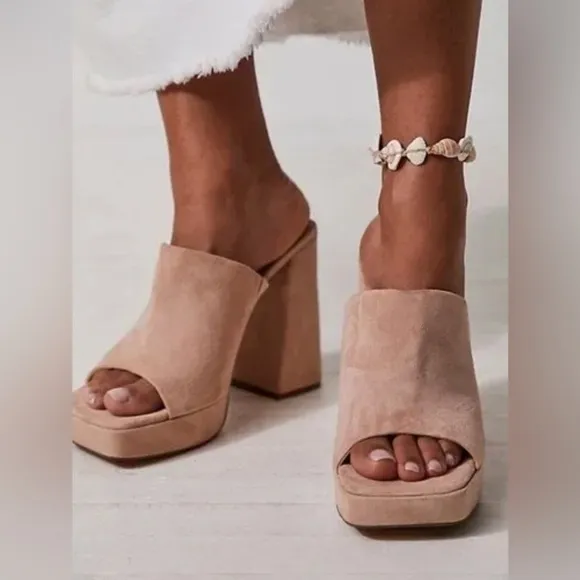 NEW! Free People Pearl Sand Margo Platform Sandal -  Size 39EU/9US