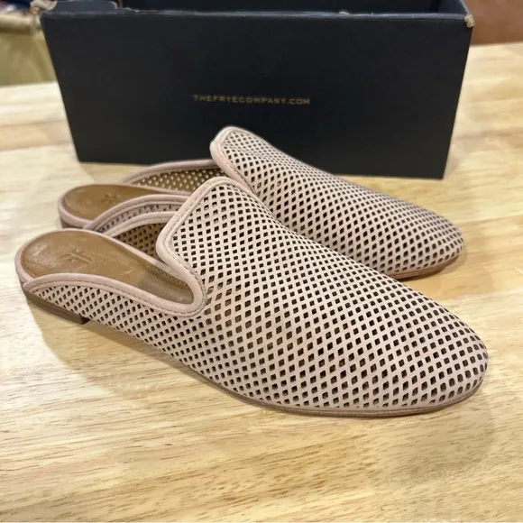 NEW Frye Women's Gwen Slide Laser Cut Perforated Nude Blush Nubuck Leather 5.5