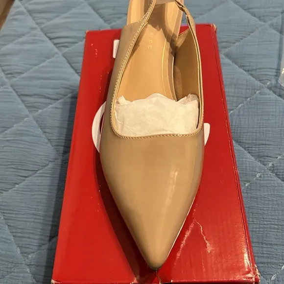 New in Box Women's Journee Paulina Pump Tan Slingback Shoes Sz 12m