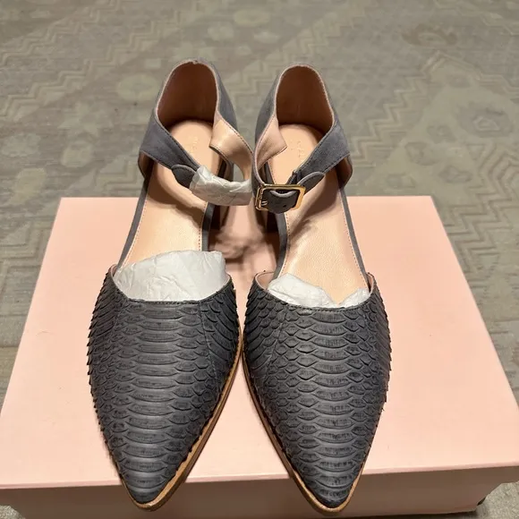 New in the box Maumero new Women Beautiful 😍 Casual Gray Color Shoes Siz…