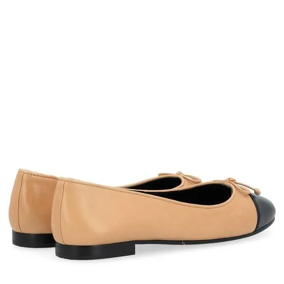 NEW TORY BURCH women's cap-toe ballet flats in ginger/black