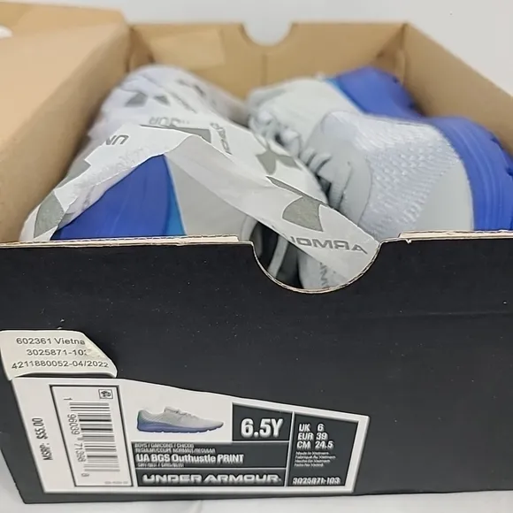 NEW Under Armour BGS Outhustle PRINT Grey Blue Youth Sz 6.5  Athletic Shoes $55