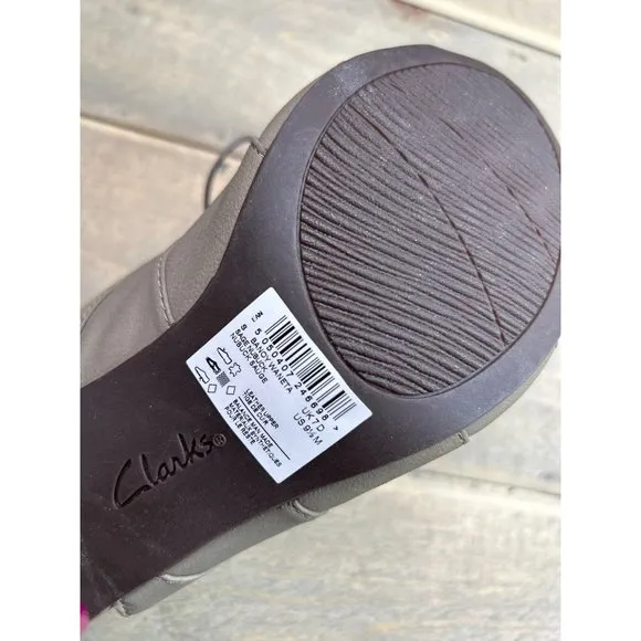 NEW US9.5 Clarks Sage Nubuck Banoy Waneta Dress Sandals Lace Up