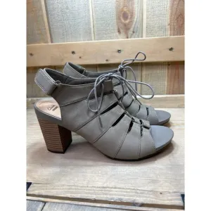 NEW US9.5 Clarks Sage Nubuck Banoy Waneta Dress Sandals Lace Up