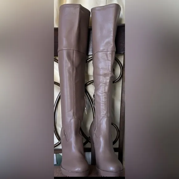 New women’s taupe Guess Sz 7.5M over the knee heels Platform stunning glam boots