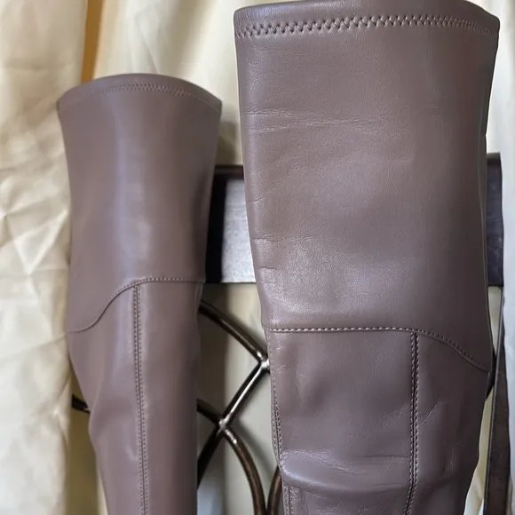 New women’s taupe Guess Sz 7.5M over the knee heels Platform stunning glam boots