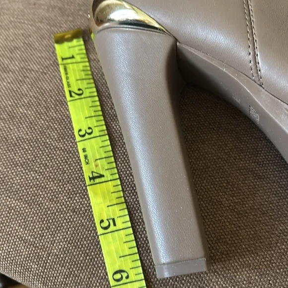 New women’s taupe Guess Sz 7.5M over the knee heels Platform stunning glam boots