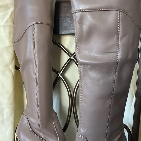 New women’s taupe Guess Sz 7.5M over the knee heels Platform stunning glam boots