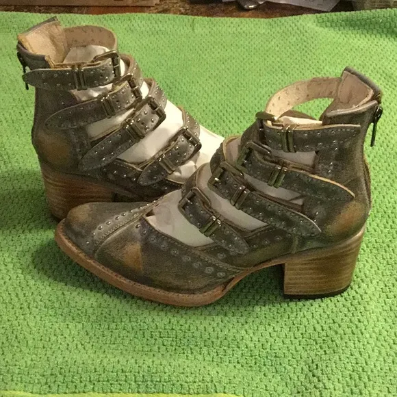 NIB FREEBIRD by Steven Stylish Gray Buckle Ankle Boots