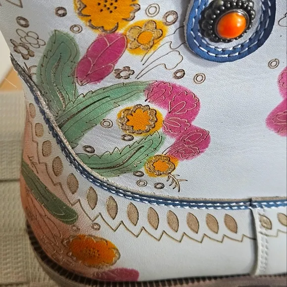 NIB! L'ARTISTE BY Spring Step White Floral Boots, Women's Size 7.5-8 M  EU 38