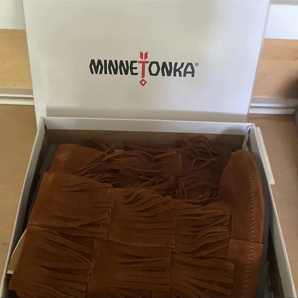 NIB MINNETONKA | Brown 3-Layer Fringe Boots | 6