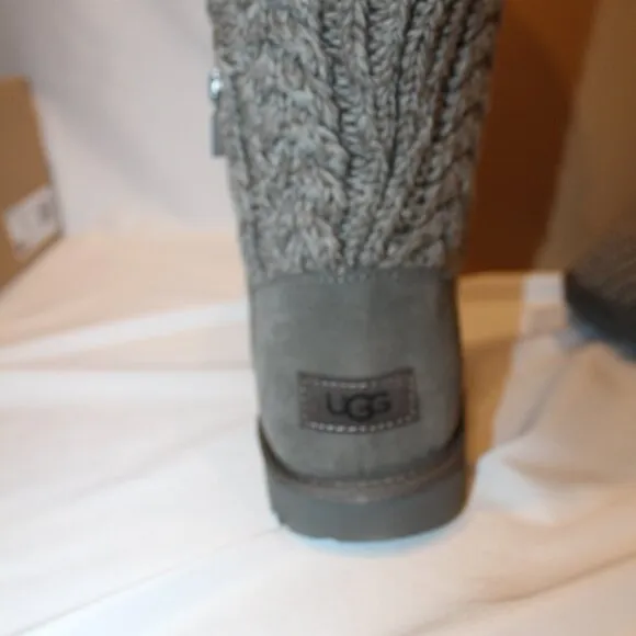NIB UGG YOUTH GRAY KNIT SWEATER TALL WINTER FASHION BOOTS SZ‎ 3 4