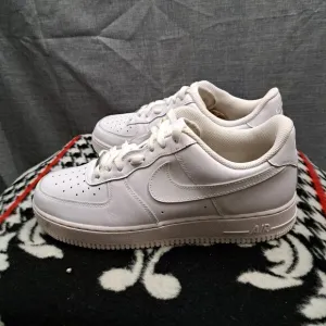 Nike Air Force 1 '07 Low Mens Size 11.5 White Athletic Shoes Sneakers CW2288-111