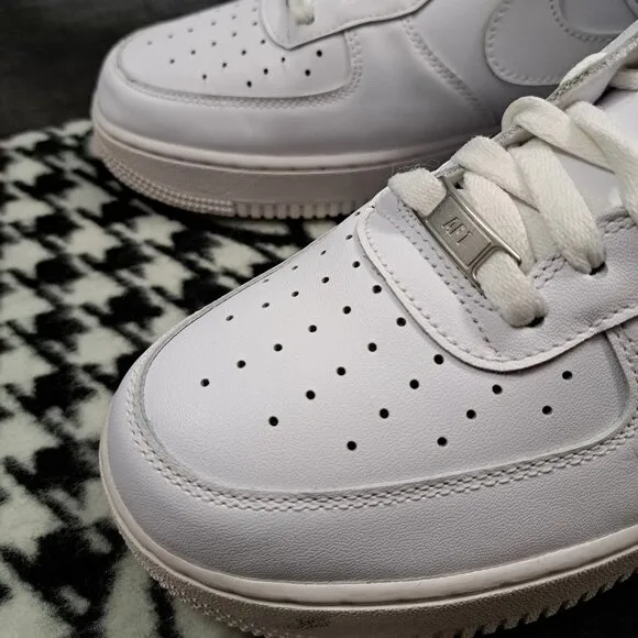 Nike Air Force 1 '07 Low Mens Size 11.5 White Athletic Shoes Sneakers CW2288-111