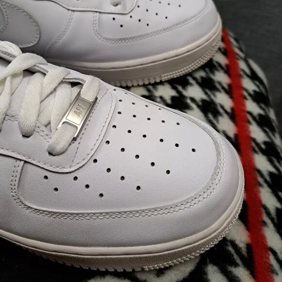 Nike Air Force 1 '07 Low Mens Size 11.5 White Athletic Shoes Sneakers CW2288-111