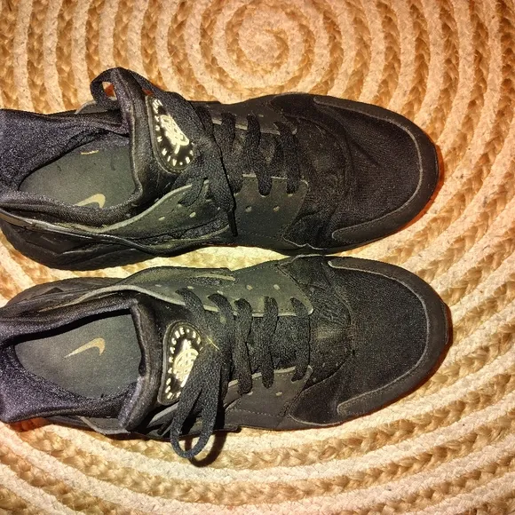 Nike Air Huarache Men's Black Sneakers Size 10.5