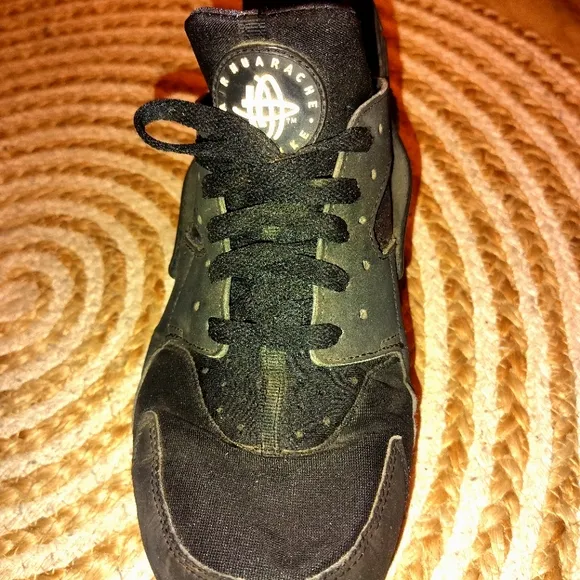 Nike Air Huarache Men's Black Sneakers Size 10.5